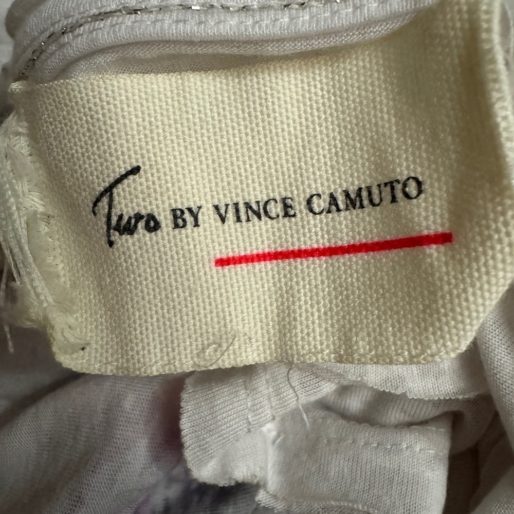 Vince Camuto White Cityscape Graphic Tee - Picture 4 of 5